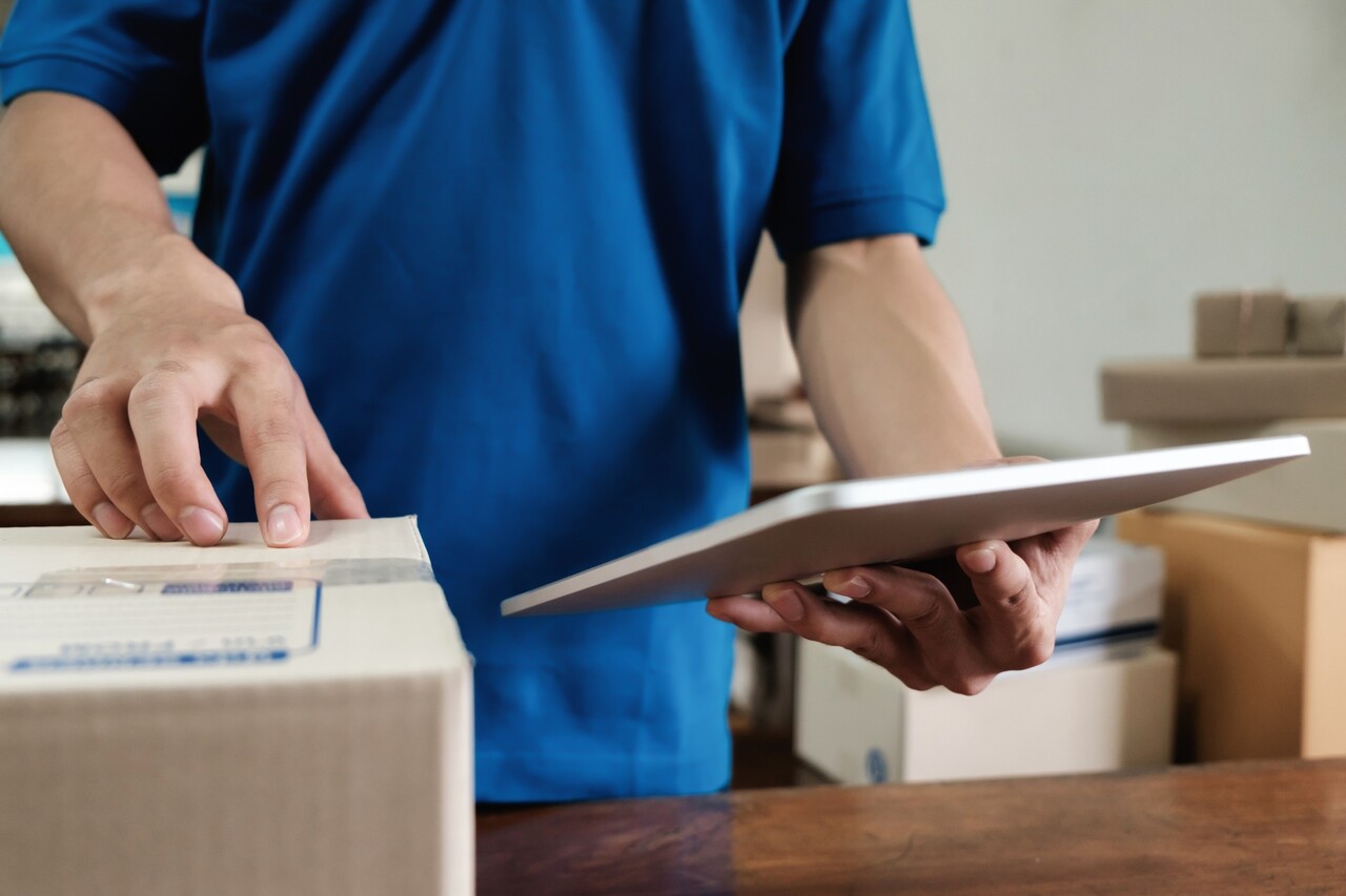 7 Questions To Ask When Hiring A Courier Service